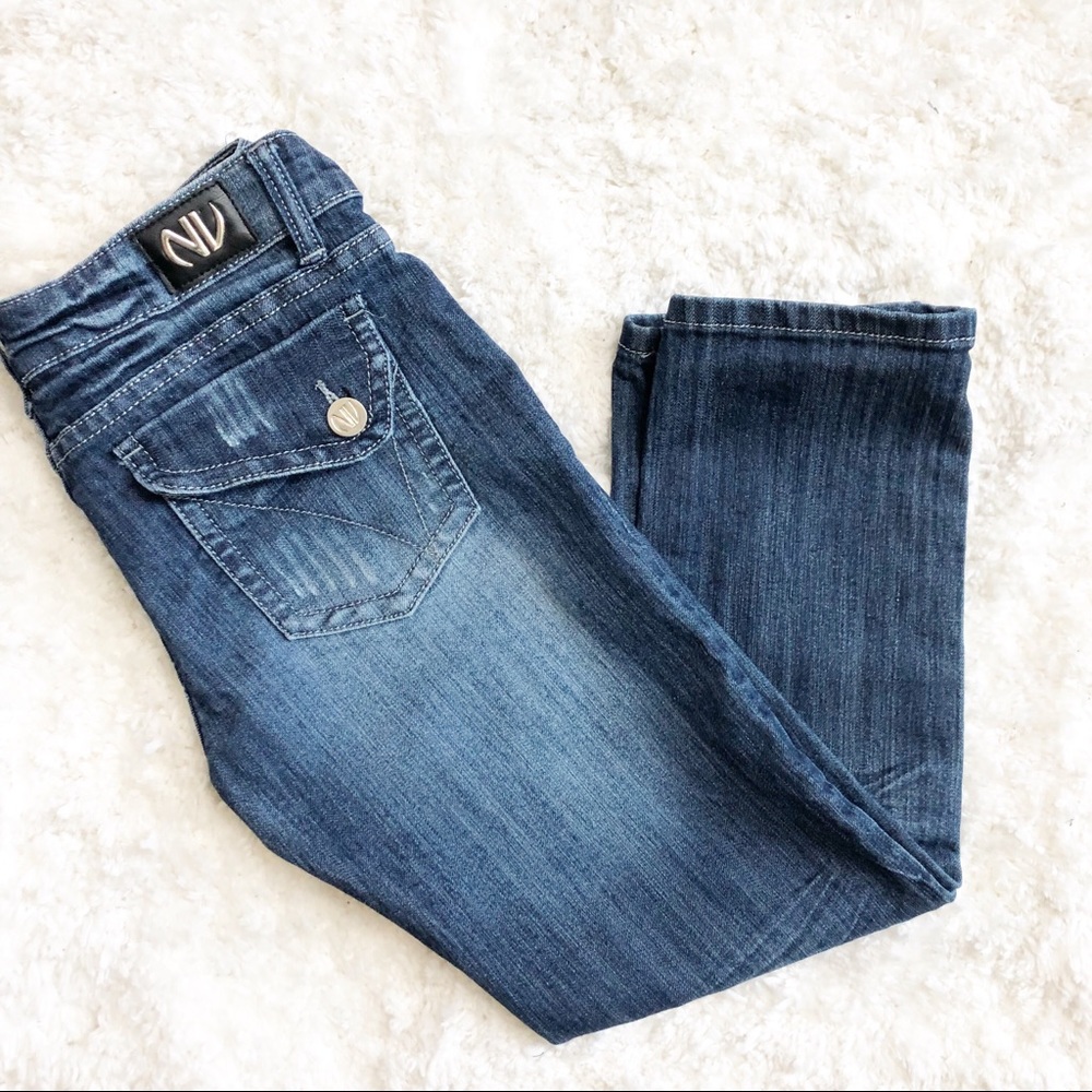 NV Distressed Flap Pocket Capris. Med Wash Size 7